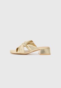 Selected, gold-coloured
