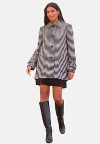 Abrigo corto - black white