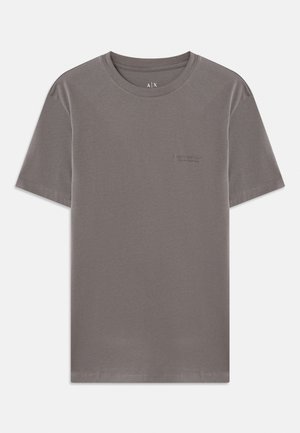 Graues kurzärmliges T-Shirt aus weicher Baumwolle. Runder Halsausschnitt mit kleinem geprägtem Logo auf der linken Brust. Glatte Textur, normale Passform.