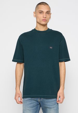 Calvin Klein Jeans, T-shirt basic - ponderosa pine ljx