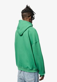 PEQUS Jersey con capucha - green