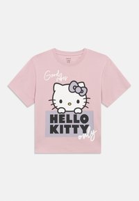 T-shirt rosa de mangas curtas feito de algodão, apresentando um gato de desenho animado com um laço, exibindo "HELLO KITTY only" em texto em negrito preto e branco.