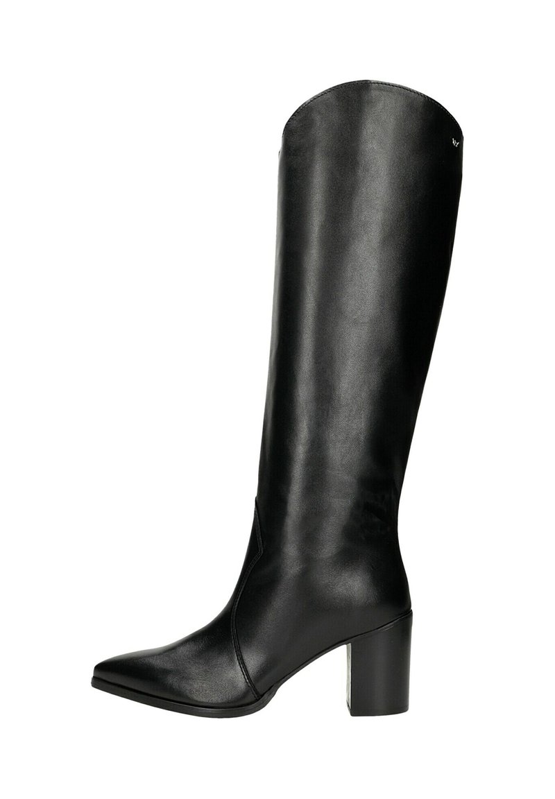 Zwarte leren kniehooglaars met een spitse neus, blokhak en een gladde textuur. Heeft een nauwsluitende schacht en minimale stikseldetails.