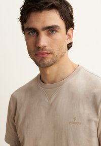 Freddy REGULAR CON SCOLLO GIROCOLLO E LOGO IN TONO - T-shirt basic - feather gray