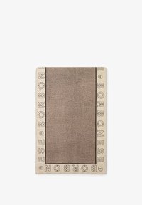 Unselected, chantilly cream op natural