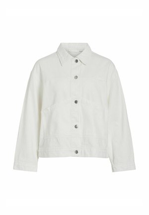 Chaqueta de mezclilla blanca con cuello, cierre de botones en la parte delantera y dos bolsillos laterales. Presenta un corte relajado y detalles de costura visibles.