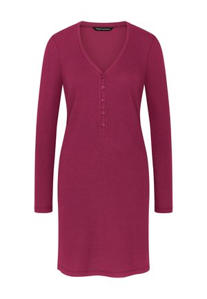 Langärmliges Kleid in sattem Magenta mit V-Ausschnitt und Knopfleiste mit sechs Knöpfen. Der Stoff ist gerippt für eine strukturierte Oberfläche, weich und figurbetont im Oberteil.