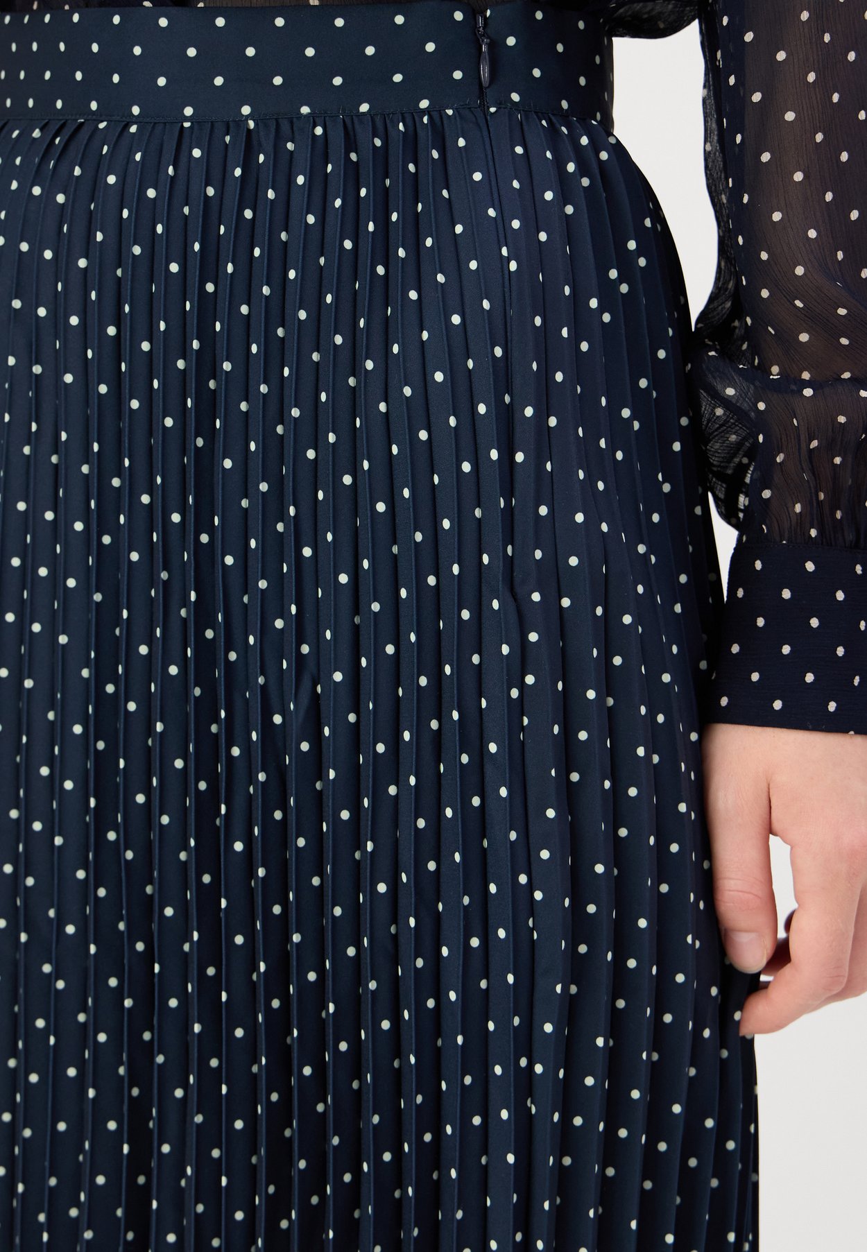 PLEATED SKIRT