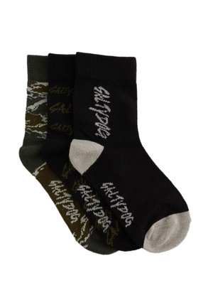 Drei Paar Socken: ein Paar schwarz mit grauen Akzenten, ein Paar dunkelgrün mit Camouflage-Muster und ein Paar olivgrün mit hellgrünem Text, Mischgewebe aus Baumwolle.