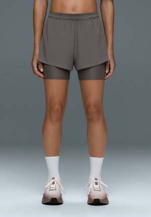 OYSHO, MID RISE 2-IN-1 TECHNICAL SHORTS - Short 2 en 1 - grey