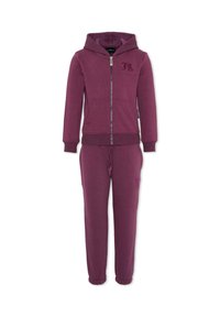 Fioletowa bluza z kapturem zapinana na zamek, z przodu kieszenie, do kompletu spodnie dresowe z elastycznym pasem i ściągaczami na nogawkach.