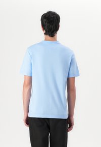 Tommy Hilfiger ESSENTIAL V NECK - Basic T-shirt - vessel blue