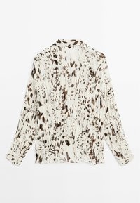 Blouse à manches longues en tissu léger, avec une base crème, ornée de motifs abstraits marron, dotée de plis et d'un col boutonné.