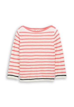 Biały sweter z długim rękawem z poziomymi różowymi paskami i czarnymi obramowaniami na mankietach i dolnym brzegu, o okrągłym dekolcie, ułożony na płasko.