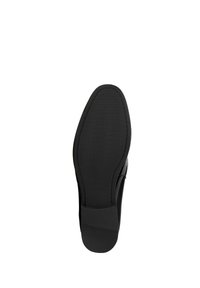 Zwarte leren schoenzool met een gladde textuur, ronde vorm en een patroon voor grip, voorzien van subtiele stikselaccenten.