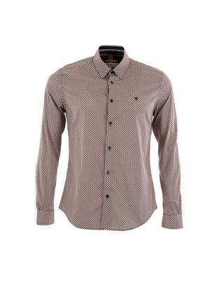 Chemise à manches longues de couleur brun clair avec un motif géométrique, col boutonné et boutons noirs ; présente un petit logo sur la poitrine.
