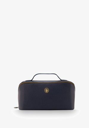 Navy gekleed leren cosmeticazak met een gouden rits en handvat, met een rond logo aan de voorkant. Rechthoekige vorm.