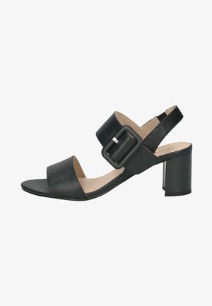 Musta nahkasandaali avonaisen varpaan, leveän etuhihnan, slingi-taustasuunnittelun, suurikokoisen neliösoljen ja tukevan lohkareen korkean kanssa.