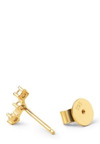 Pendientes en tono dorado con un diseño geométrico único, con un tachuela y un respaldo circular, marcados con '925' para plata de ley.