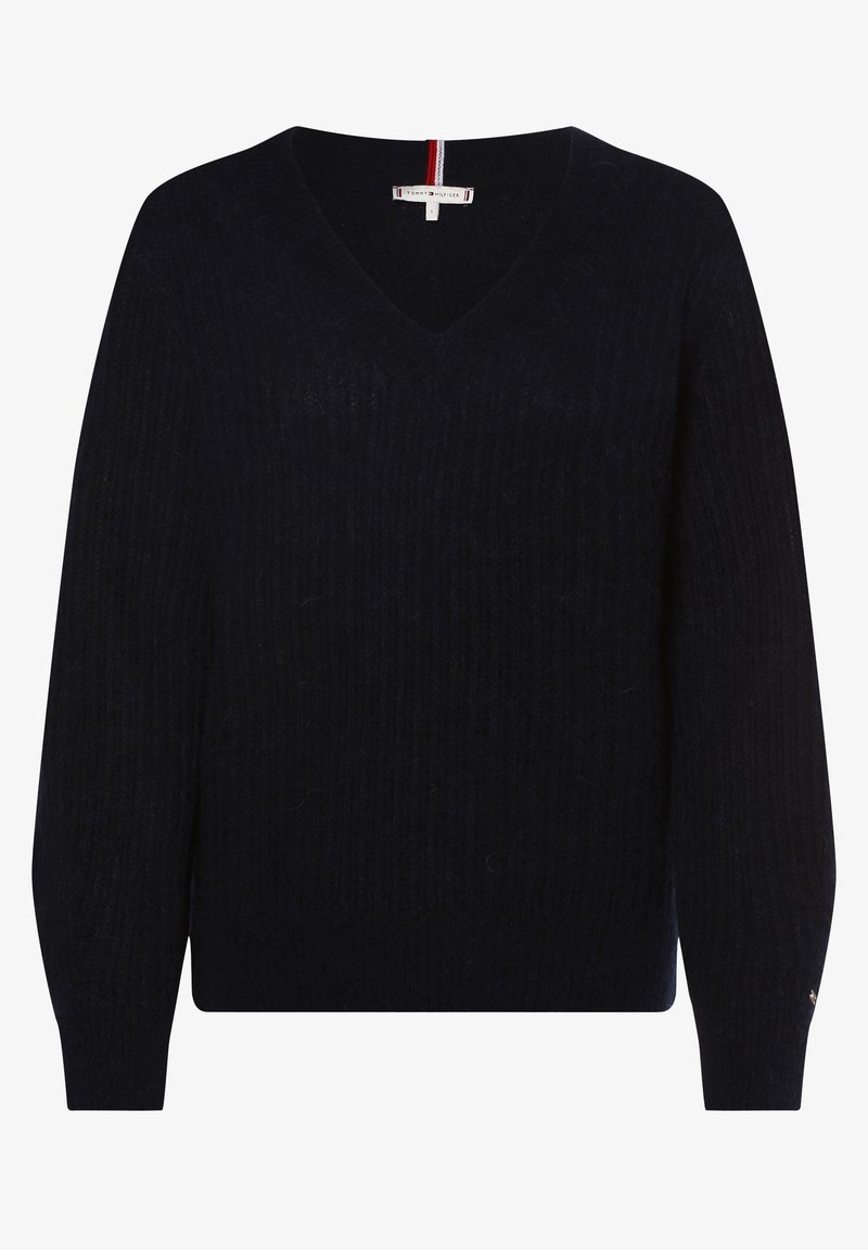 Pull noir en maille torsadée à col en V, manches longues, poignets côtelés et petit logo sur le poignet gauche.