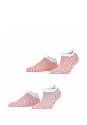 Rot-weiße gestreifte Knöchelsocken mit einem weißen Bündchen. Weiche Textur und nahtloses Design. Vier Paare präsentiert, zwei oben und zwei unten.
