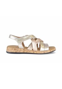 Sandale à bout ouvert pour femme avec lanières croisées métalliques dorées et argentées, semelle à motif liège et bride arrière ajustable.