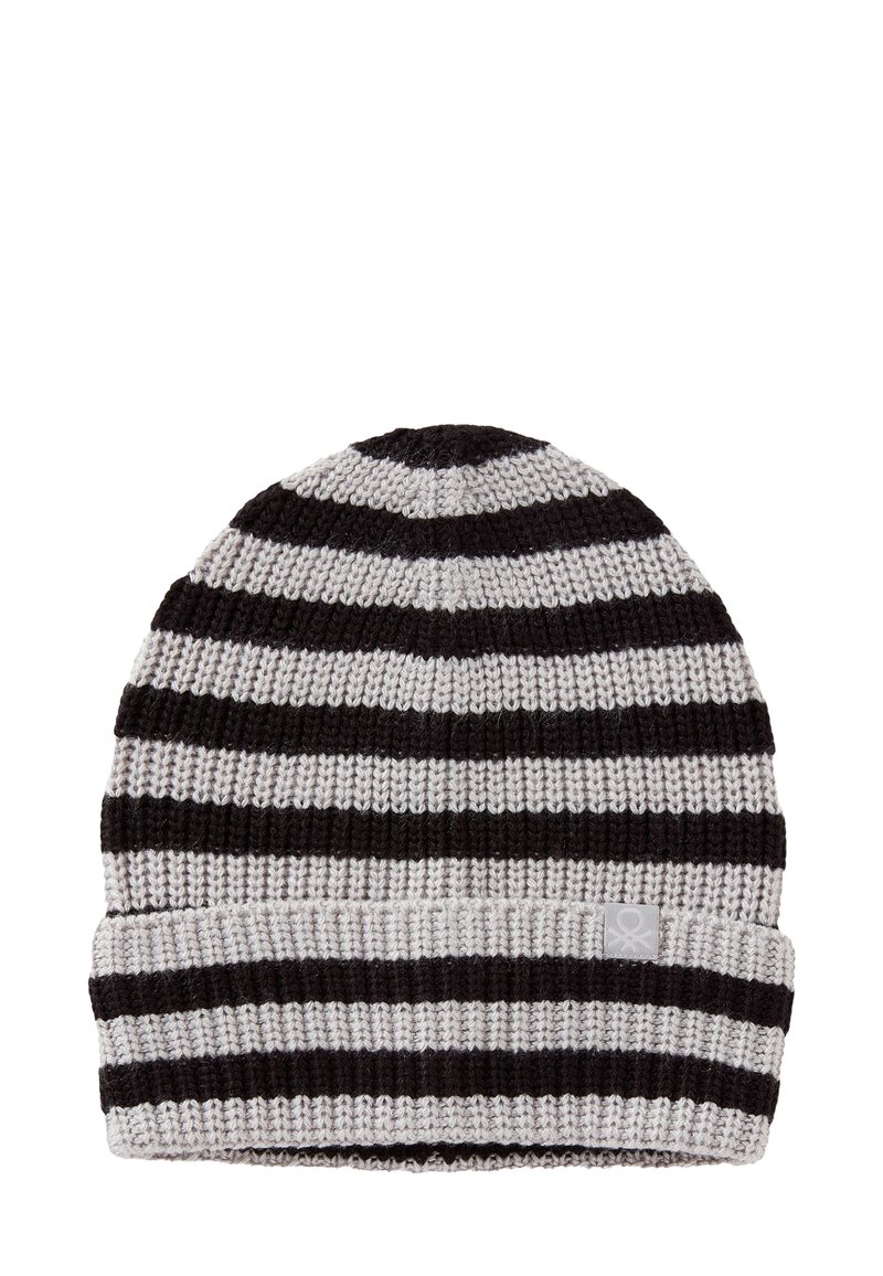 Beanie a righe grigie e nere realizzato in morbido filato testurizzato, con risvolto e una piccola etichetta con il logo sul lato.