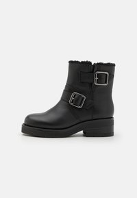 REBELLE BUCKLE - Platåstövletter - black