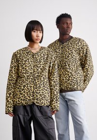 Stan Ray QUILTED LINER JACKET UNISEX - Lagana jakna - leopard camo