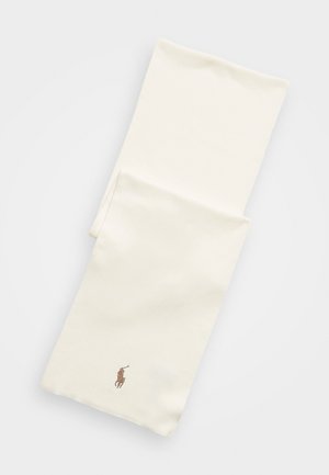 Kremowy złożony szalik z małym brązowym haftowanym logo jeźdźca polo blisko jednego z końców na jednolitym tle.