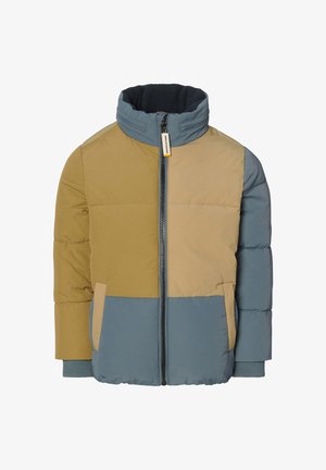 Chaqueta acolchada en beige, marrón y azul con un alto cuello, cremallera frontal y puños acanalados. Cuenta con dos bolsillos laterales. Textura suave.