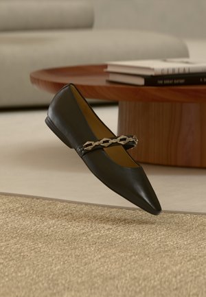 Μπαλαρίνες με λουράκι στον αστράγαλο - black