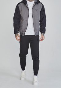 SIKSILK Větrovka - black