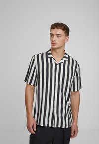 Urban Classics RESORT - Button down-skjorte - black offwhite