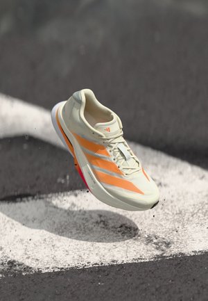 ADIZERO BOSTON 13 - Laufschuh Straße - off white/lucid orange/grey