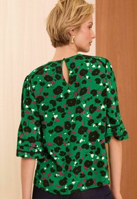 Love & Roses PUFF SLEEVE TRIM DETAIL - Blūze - green