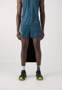 ASICS - FUJITRAIL ALL OVER PRINT SHORT MEN - Urheilushortsit - magnetic blue/performance black Pienoiskuva 1