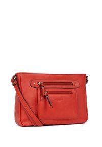 Borsa a tracolla rossa in pelle con due tasche con zip e tracolla regolabile. Presenta hardware dorato e logo impresso sul davanti.