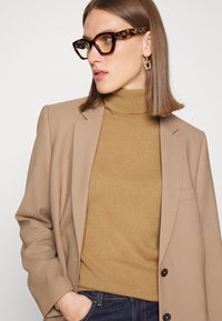 Repeat Camisola - camel