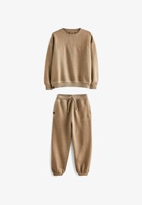 Nem kiválasztott, tan brown