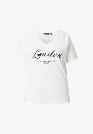 T-shirt blanc à manches courtes et col en V en coton, avec un texte graphique noir "London" et "CARNABY STREET SOHO" sur le devant.