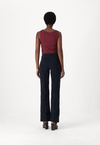 Guess NEW - Kavbojke na trapez - suiting blue