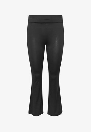 Zwarte rekbare cropped flare broek met een aansluitende taille en licht uitlopende pijpen, getoond tegen een witte achtergrond.