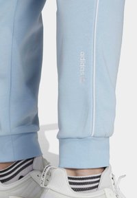 adidas Originals ADICOLOR SEASONAL ARCHIVE - Tracksuit bottoms - clear sky