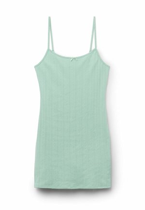 Hellgrünes, geripptes Camisole-Kleid mit dünnen Trägern und einer kleinen Schleife in der Mitte des Ausschnitts, vor weißem Hintergrund dargestellt.