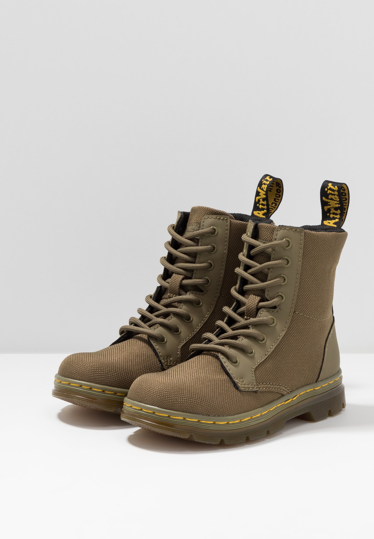 dr martens combs ii olive