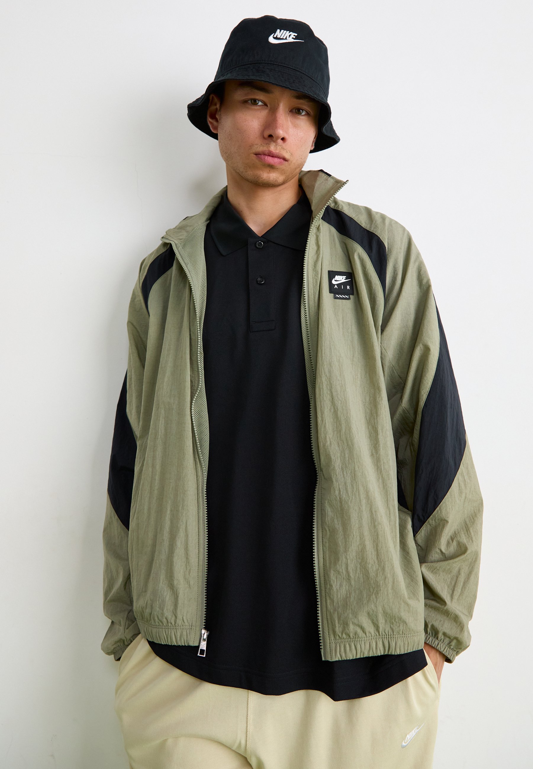 nike air lightweight jacket