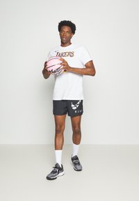 Nike Performance NBA LOS ANGELES LAKERS LEBRON JAMES TEE - Roupa de discoteca - white