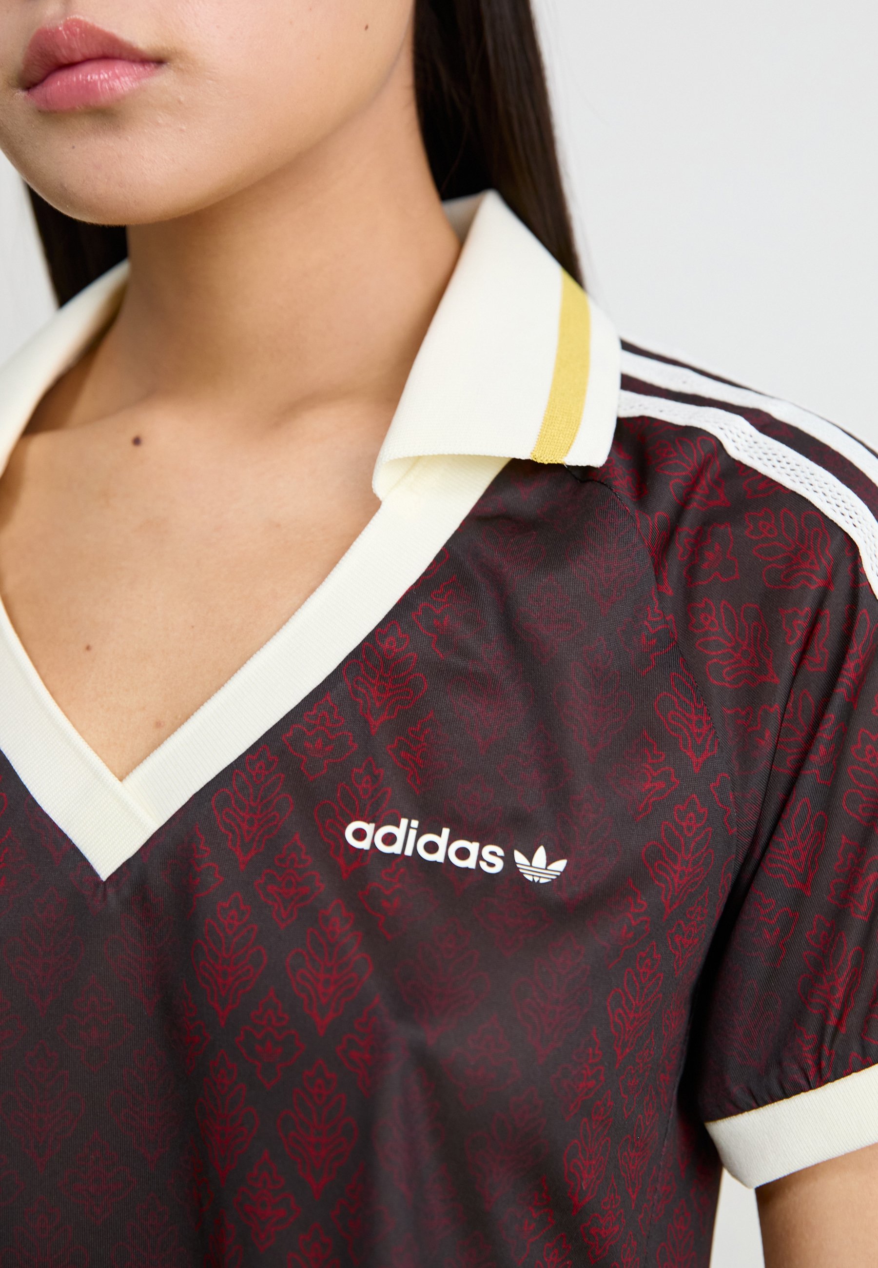 売れ筋商品|||アディダスオリジナルス Tシャツ レディース トップス CROP - Polo shirt - night brown/night red T_IX5504_db21_model.jpg