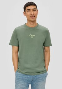 s.Oliver  MIT LOGO ciemnozielony